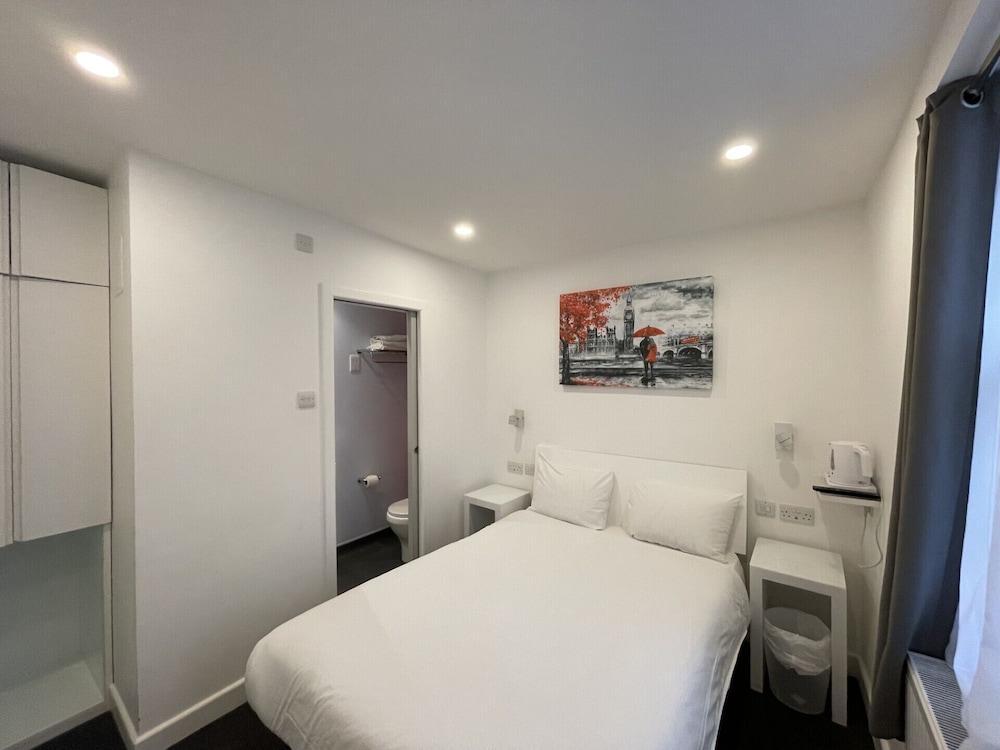 Meridiana Room Type - Budget Double Room, Ensuite (Lower Ground Floor)