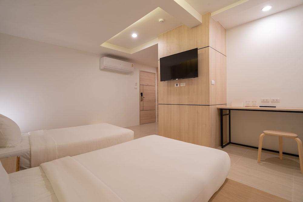 Bedline Hotel Room Type - Studio Twin Room - No Window