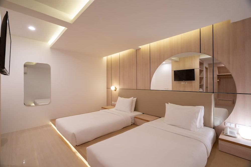 Bedline Hotel Room Type - Standard Twin Room - No Window