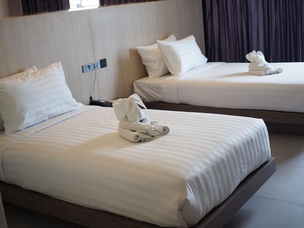 Hermann Hotel Pattaya Room Type - Deluxe Twin Room