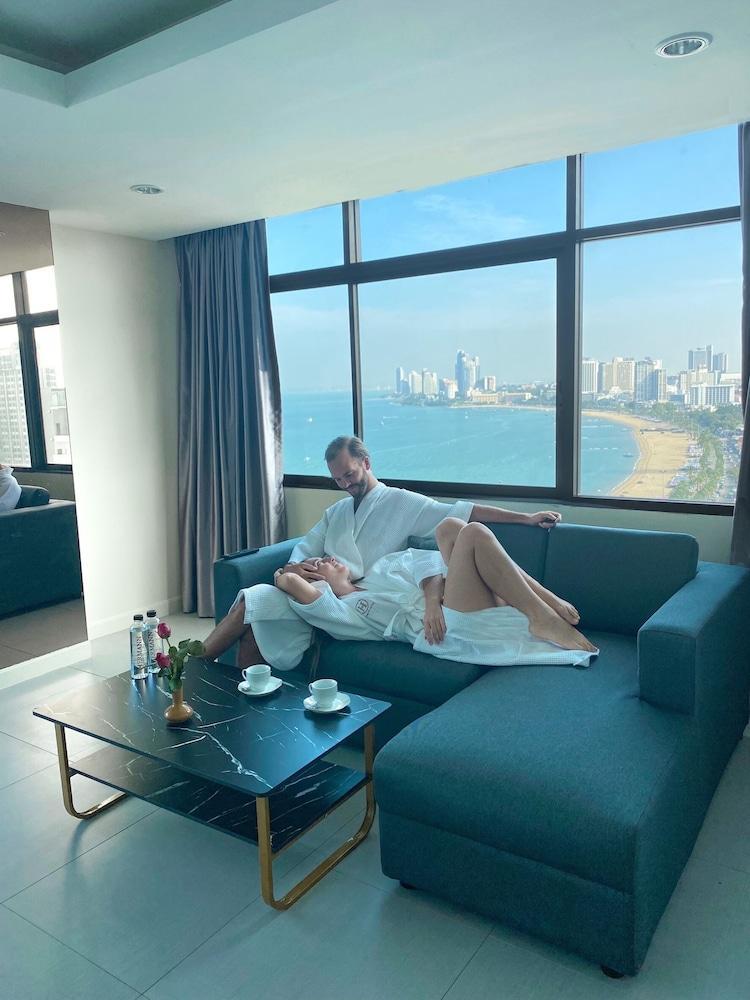 Hermann Hotel Pattaya Room Type - Ocean Panorama Suite