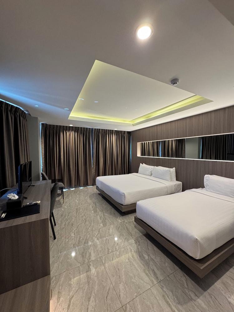 Hermann Hotel Pattaya Room Type - Ocean Triple Room