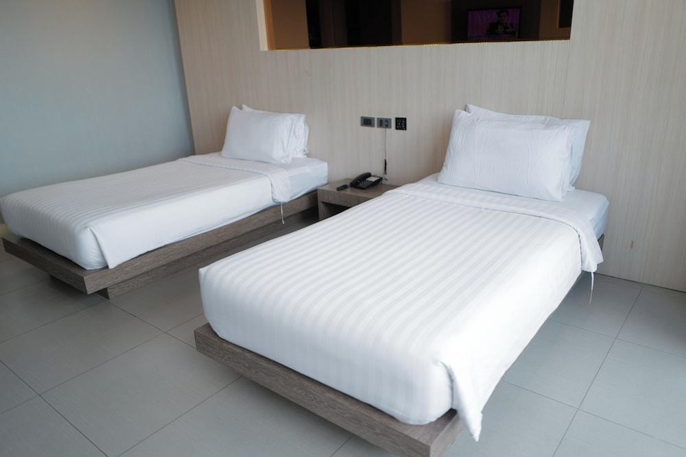 Hermann Hotel Pattaya Room Type - Deluxe Twin Room