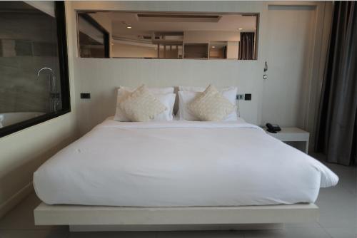 Hermann Hotel Pattaya Room Type - King Suite with Ocean View