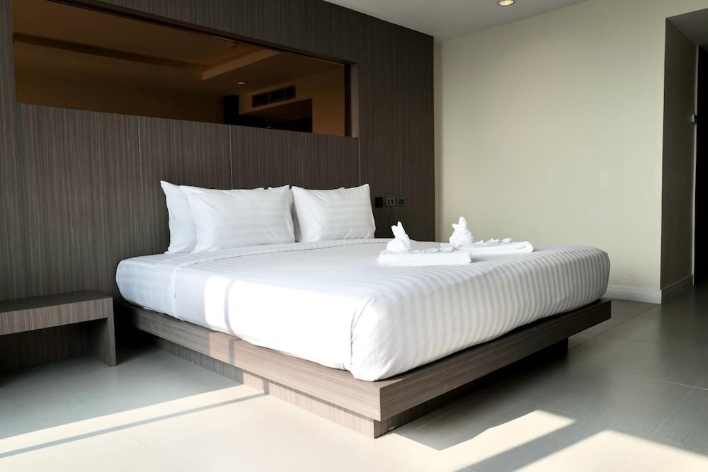 Hermann Hotel Pattaya Room Type - Deluxe King Room