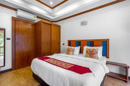 Private Villas Bangtao - Tap to explore photos