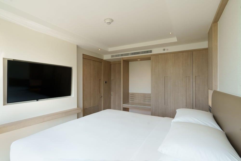 Courtyard by Marriott North Pattaya - Tap to explore photos