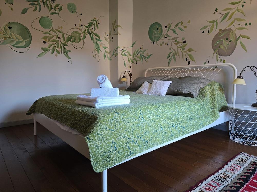Tilas House No8 Room Type - Green Olive Suite