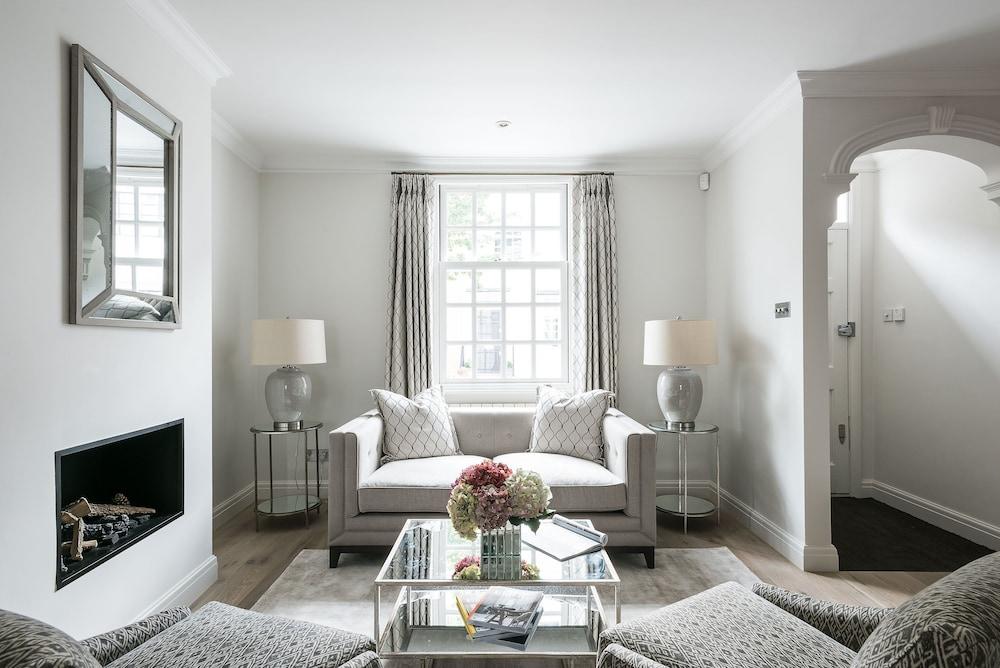Ultra luxurious London home for 5-7 - Tap to explore photos