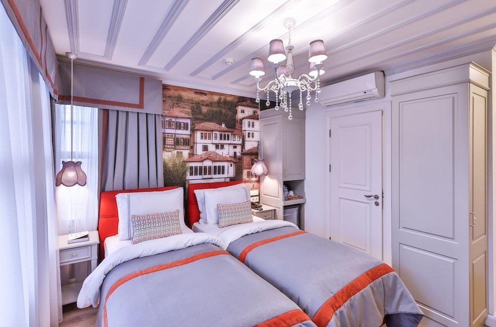 9 Doors Hotel Room Type - Superior Room