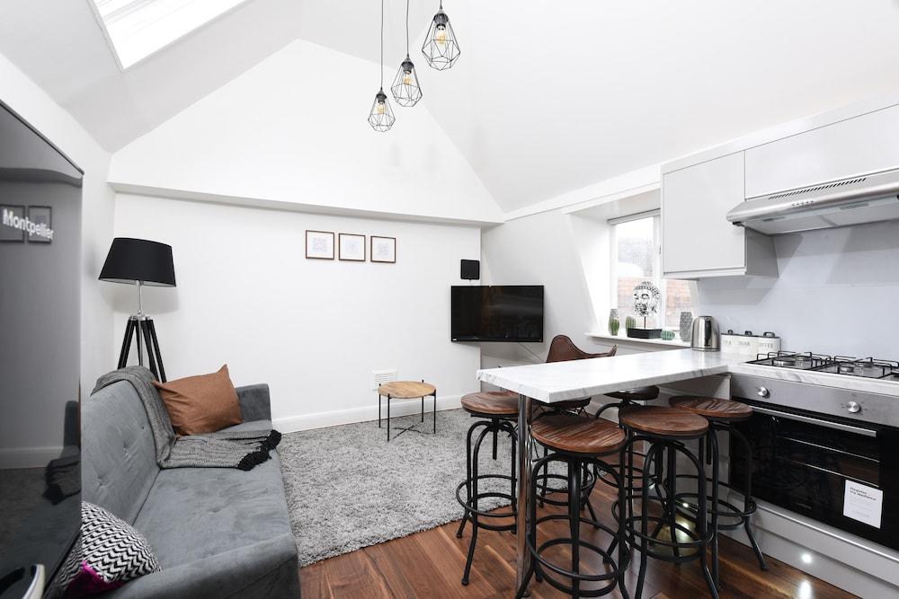Charming & Modern Apartments near Oxford Circus London - Tap to explore photos
