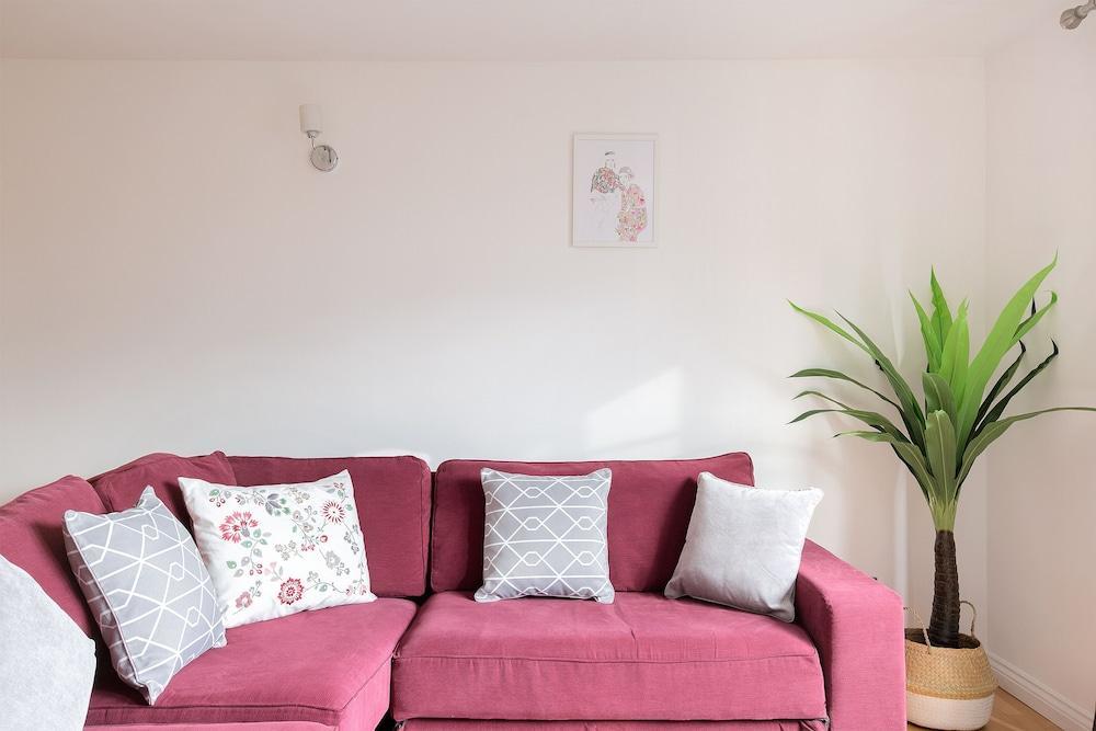 Serenity Apartment Whitechapel - Tap to explore photos