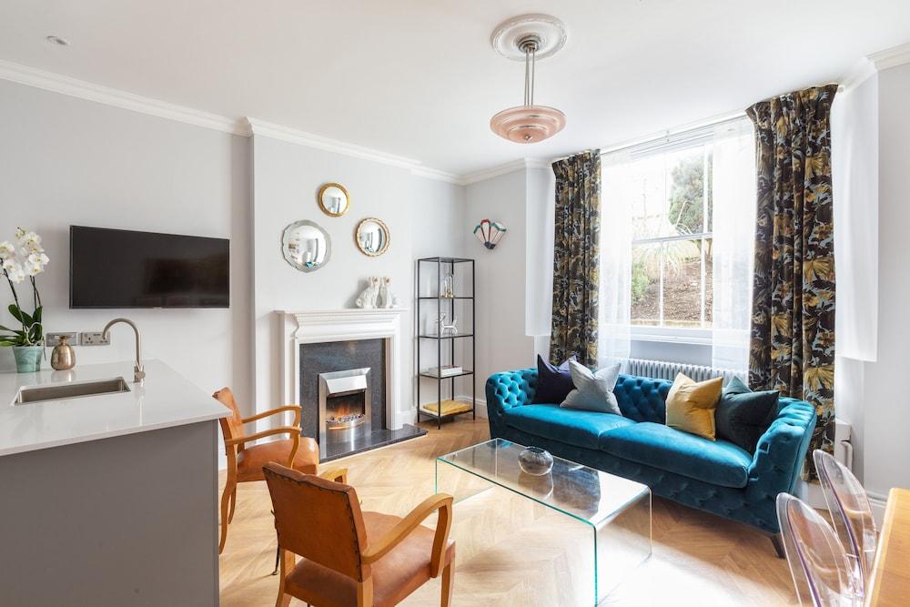 Beautiful 2 Bedroom Garden flat - Tap to explore photos