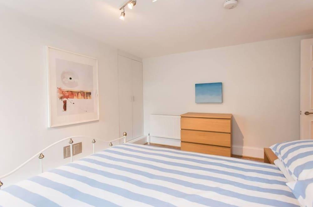 The New Kent Road Apartments - Tap to explore photos