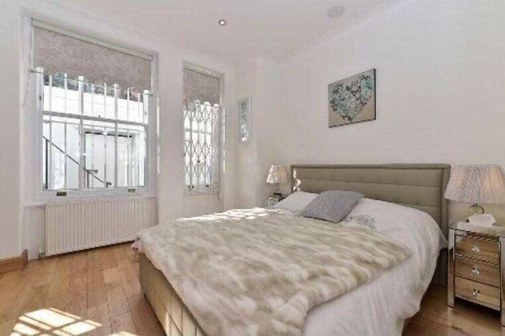 46 Harrington Gardens - Tap to explore photos