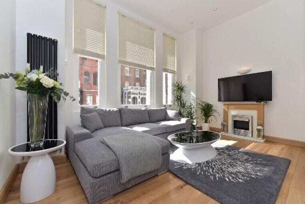 46 Harrington Gardens - Tap to explore photos