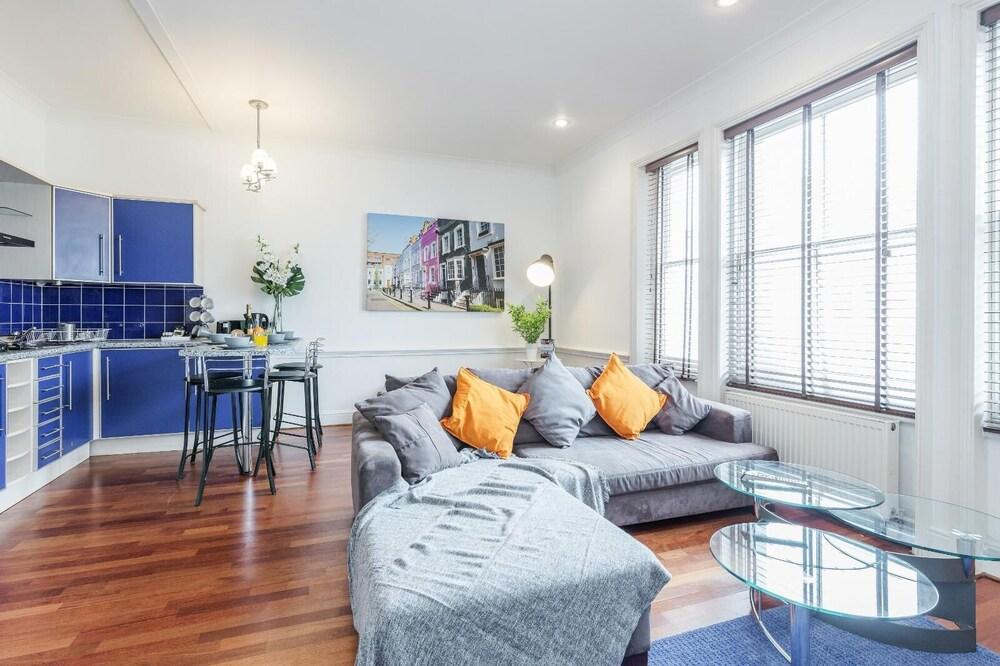 Bright stylish Nott Hill apart sleeps 6 - Tap to explore photos