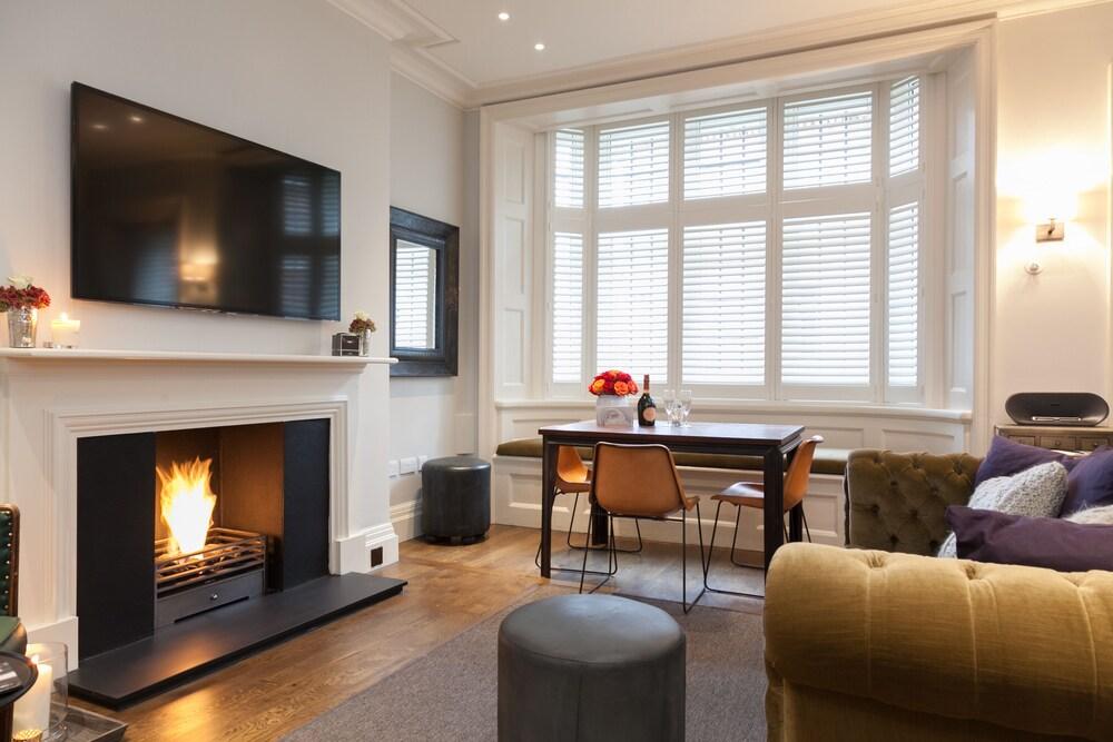 Modern Mayfair Home close to Oxford Street - Tap to explore photos