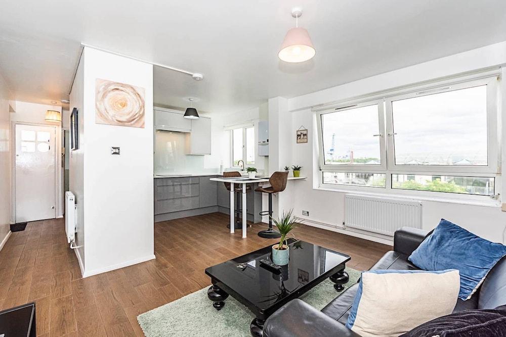 Magnificent and centrally located flat - Tap to explore photos