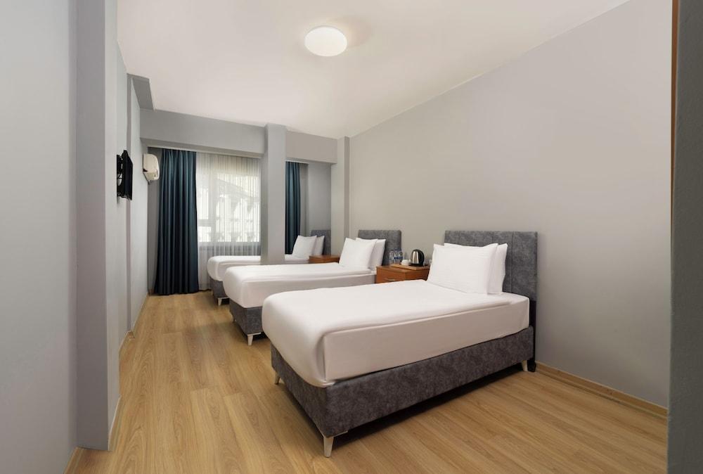 Ulubat Castle Hotel Room Type - Standard Triple Room
