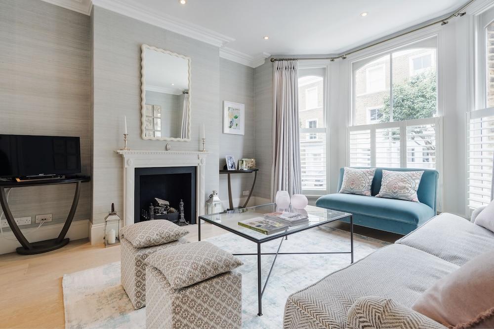 Elegant Family Home near Wandsworth Common - Tap to explore photos