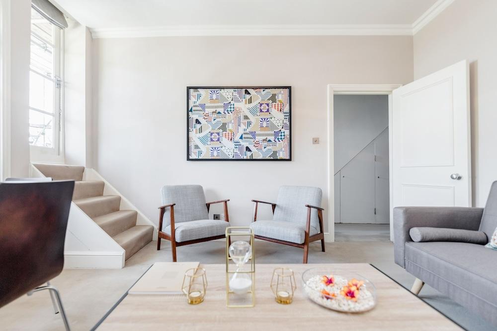 Kensington Apartment with terrace - Tap to explore photos