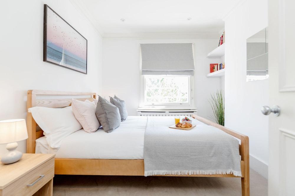 Kensington Apartment with terrace - Tap to explore photos