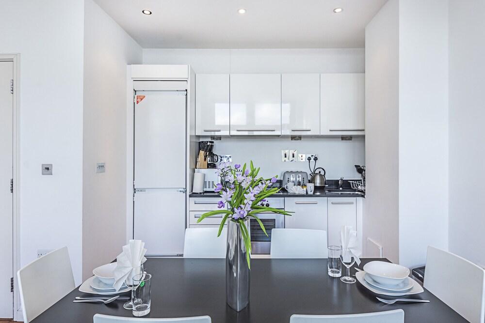 Splendid 3 Bedroom Apartment Kings Cross - Tap to explore photos