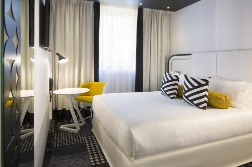Hotel Ekta Champs Elysées - Tap to explore photos