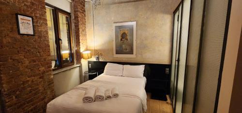 Rooms Galata Hotel - Tap to explore photos