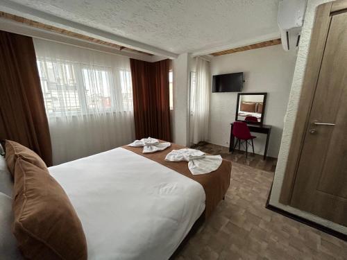 Global 2022 Hotel Room Type - Double Room with Balcony
