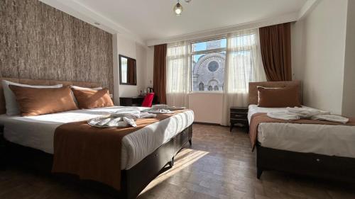 Global 2022 Hotel Room Type - Triple Room with View
