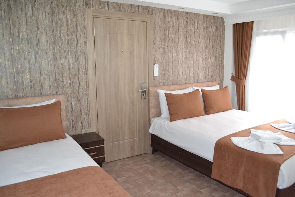 Global 2022 Hotel Room Type - Standard Triple Room, Lanai