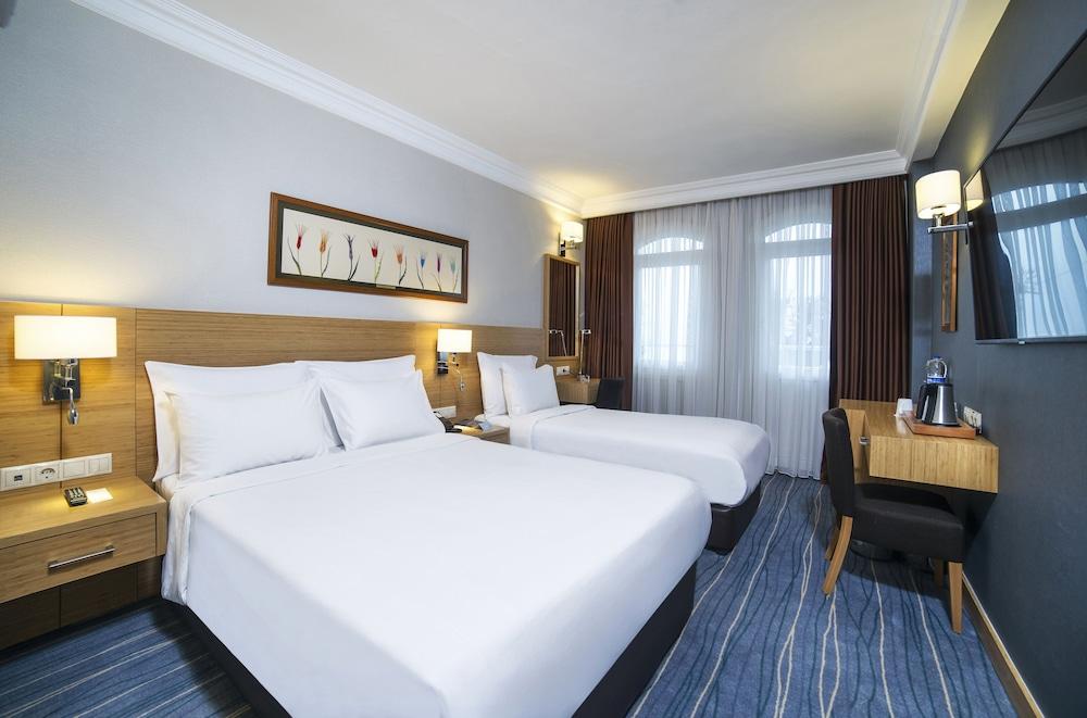 Radisson Hotel Istanbul Sultanahmet Room Type - Standard Room - Sea View and Balcony