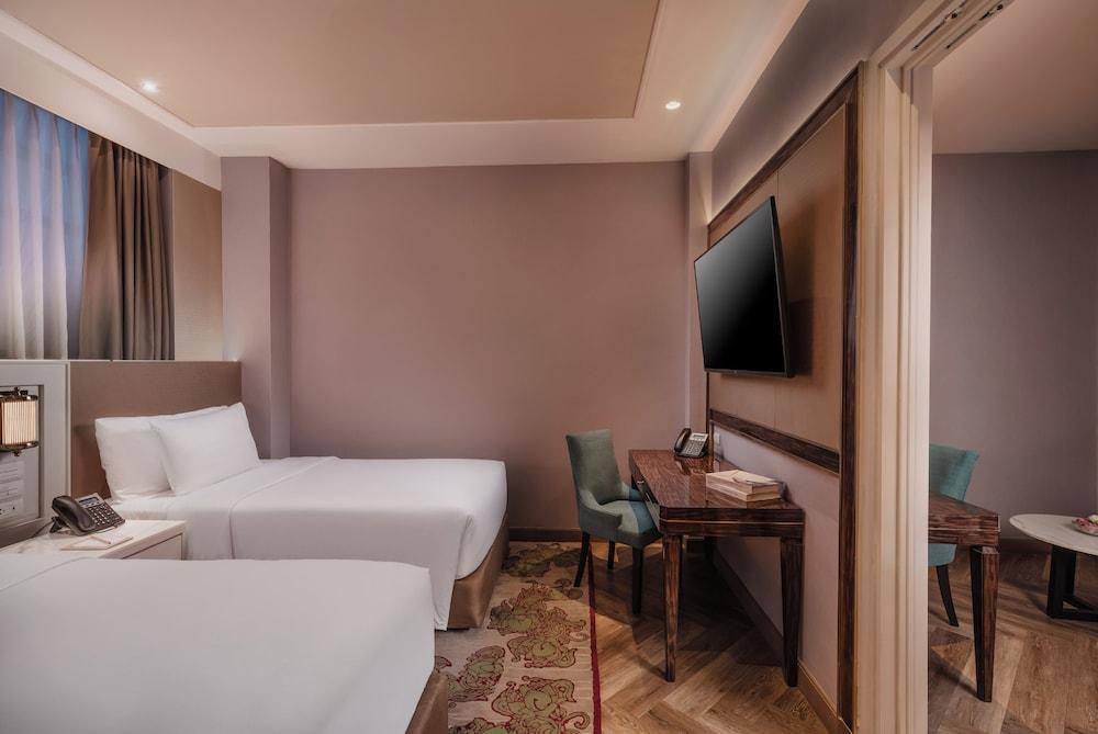 Aira Hotel Bangkok Sukhumvit 11 - Tap to explore photos