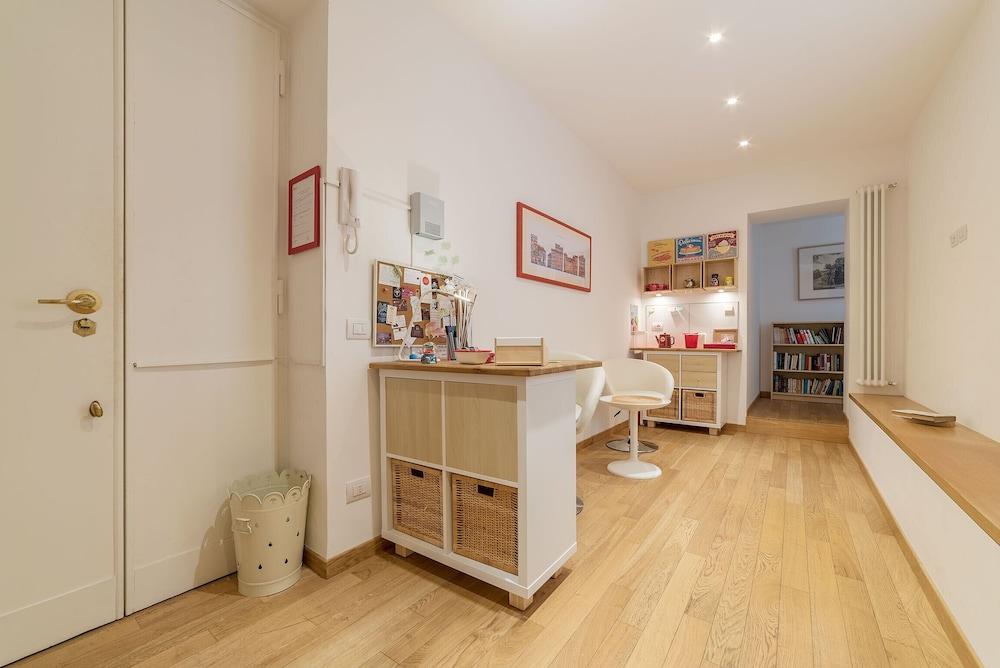 Santa Maria Maggiore Exclusive Apartment - Tap to explore photos