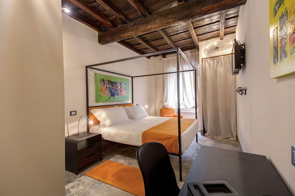 Residenza Argileto Arancione - Tap to explore photos