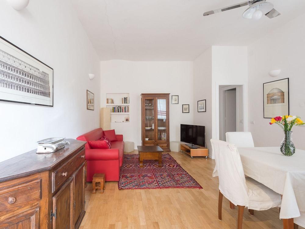 RSH Colosseo Enchanting Apartment - Tap to explore photos