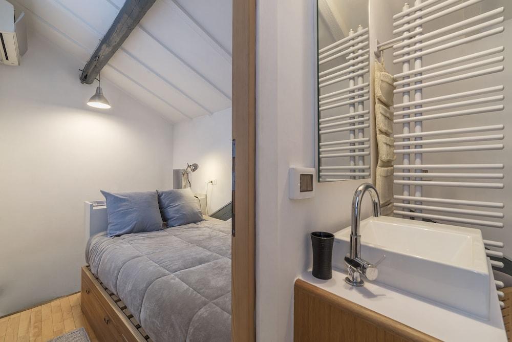 Charming Loft Navona - Tap to explore photos