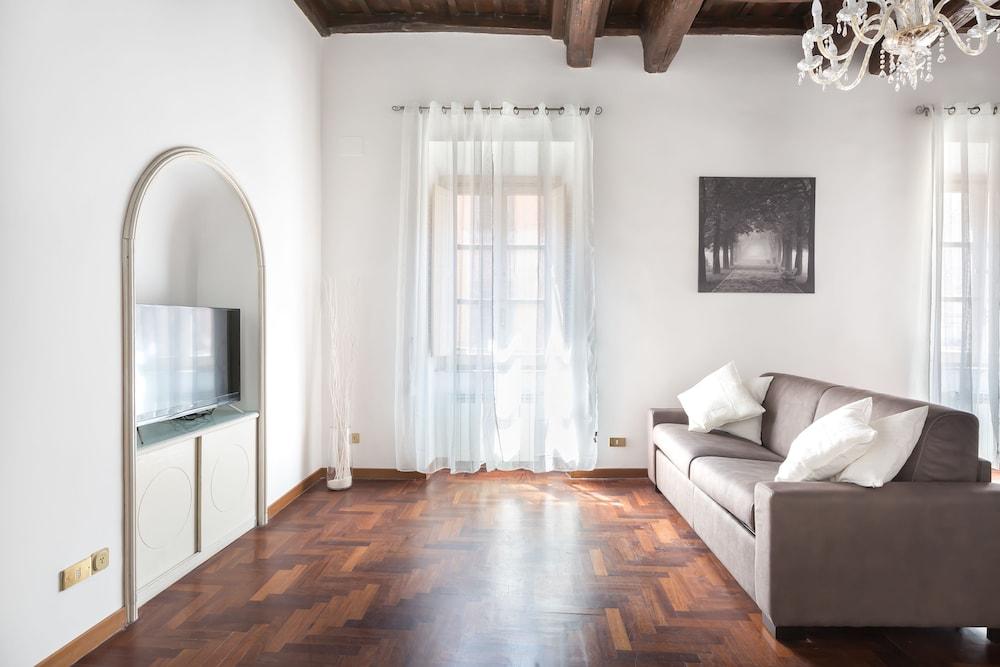 A World Apart - Trevi Apartments - Tap to explore photos