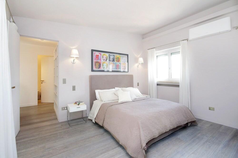 Crispi Luxury Apartments with Terrace - My Extra Home - Tap to explore photos