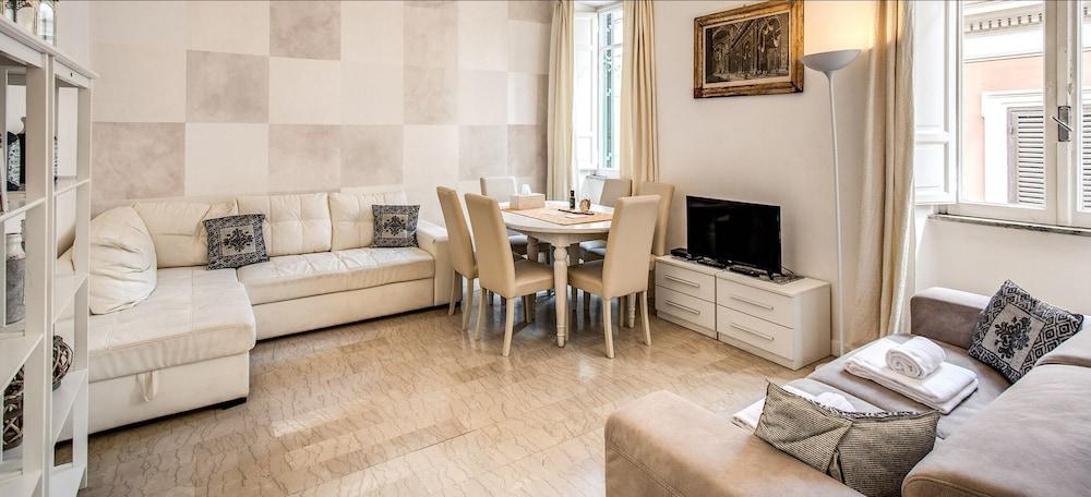 Colonna Suite Luxury - Via del Corso Big Apartment - Tap to explore photos