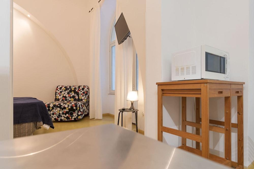 Piazza Vittorio NETFLIX Apartment - Tap to explore photos