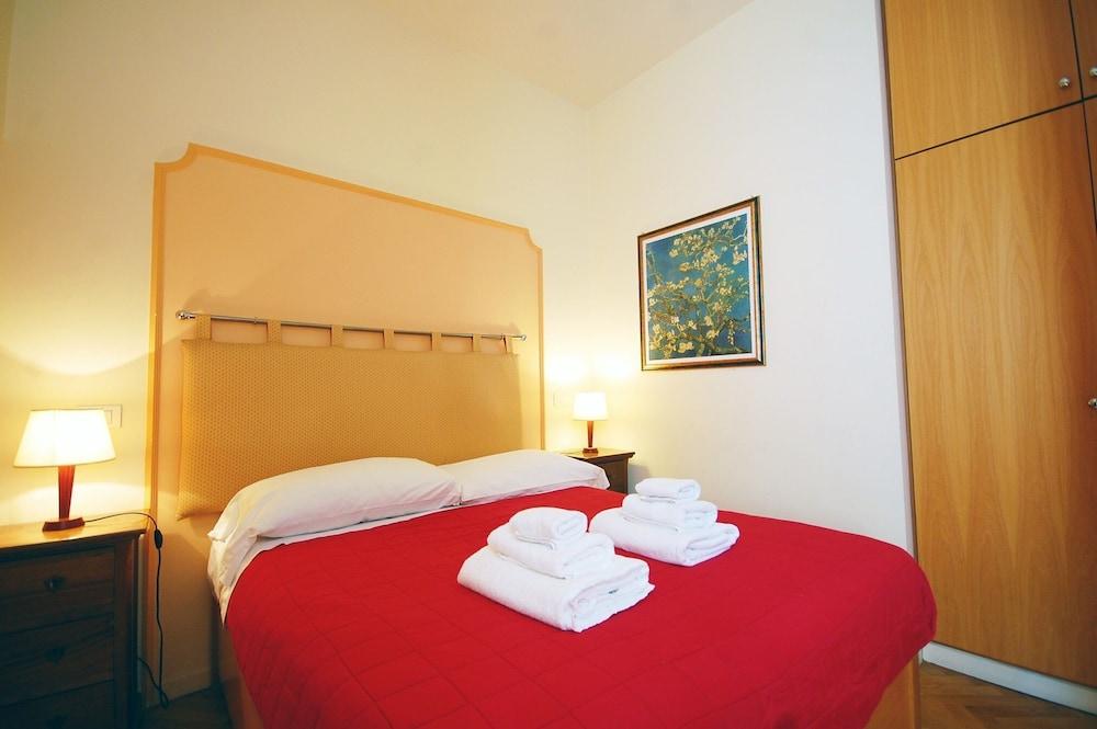 Delfini - Tap to explore photos