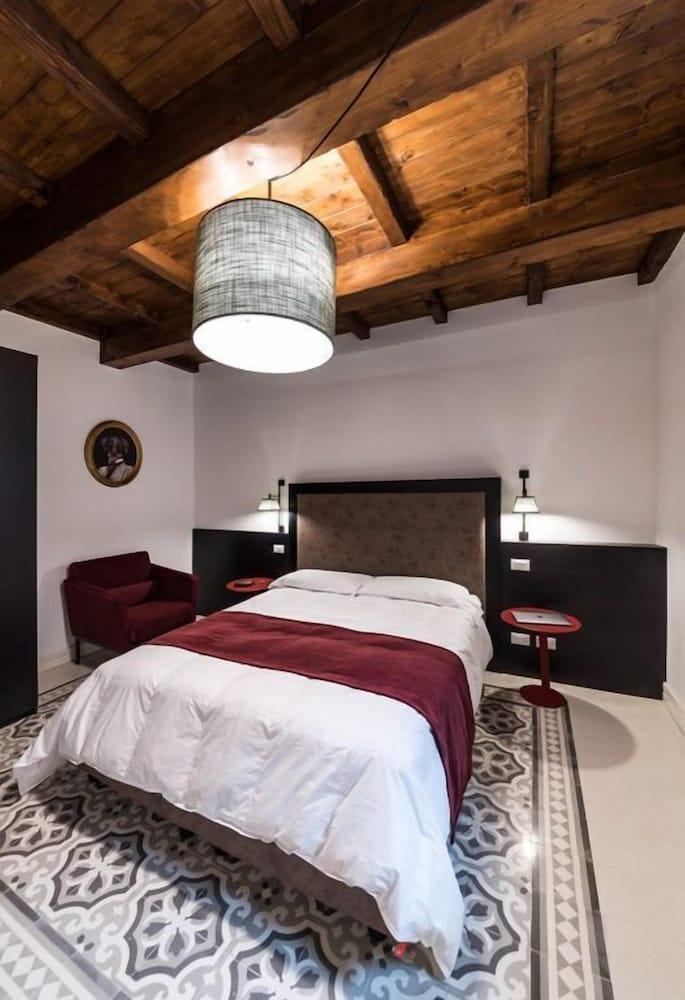 Panisperna Apartment 4 - Tap to explore photos
