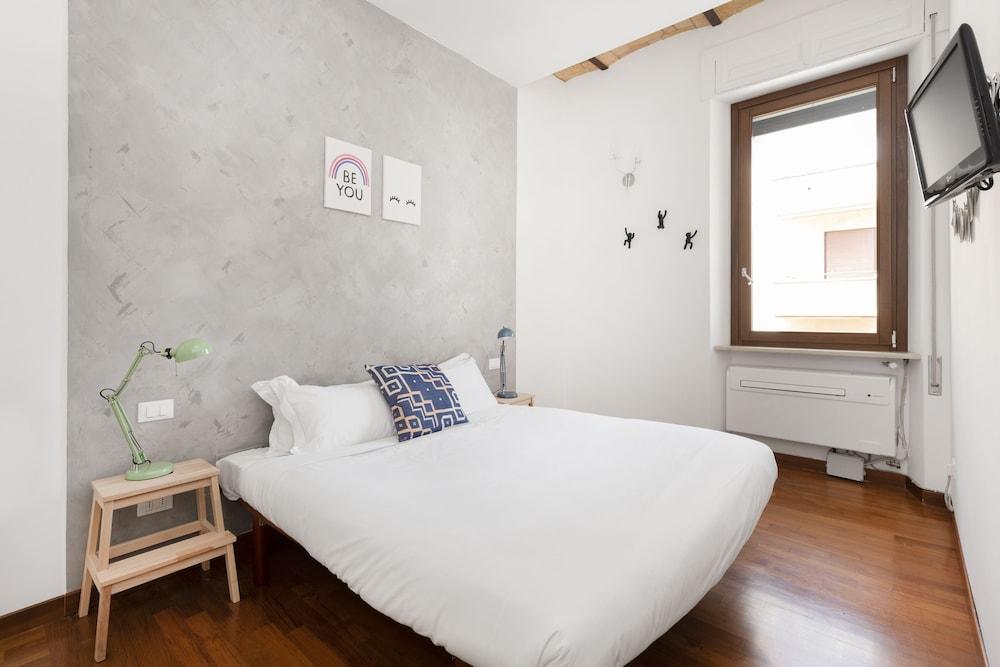 Giallo - Tap to explore photos