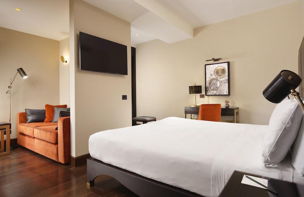 Hotel L'Orologio Roma - Tap to explore photos