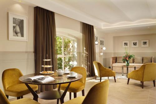 Margutta 54 Luxury Suites - Tap to explore photos