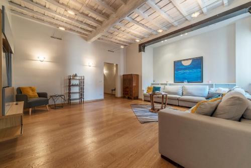 Piazza Navona Design Apartment - Tap to explore photos