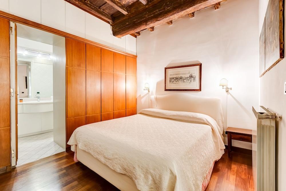 Historical Apartment near Spanish Steps - Tap to explore photos